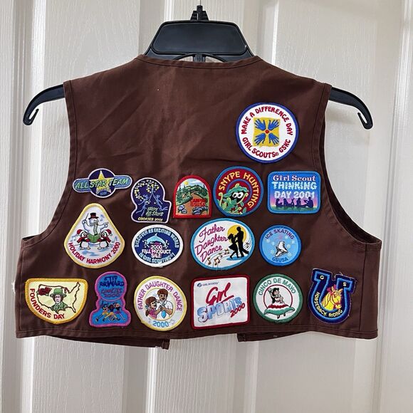 VTG Girl Scouts of America Brown Brownie Vest Pins Badges USA Size Medium 10-12 - Picture 8 of 14